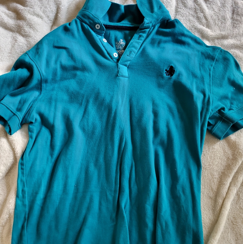 Collared Tshirt. Size M.